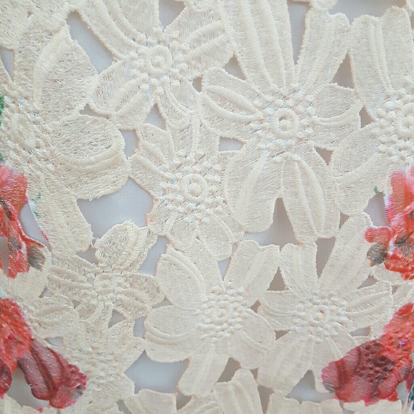Flowery lace cutout dress - Picture 3 of 6